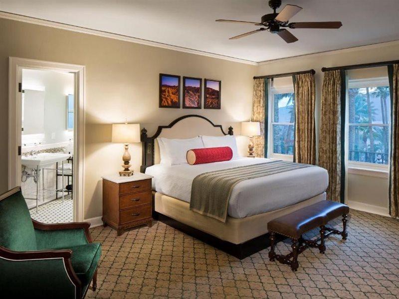 The Inn At Indian Village Eksteriør billede A bedroom at the Inn at Disney's Vero Beach Resort