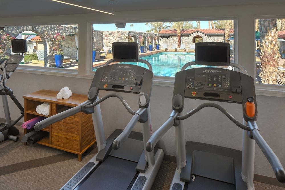 The Inn At Indian Village Eksteriør billede Treadmills in a gym