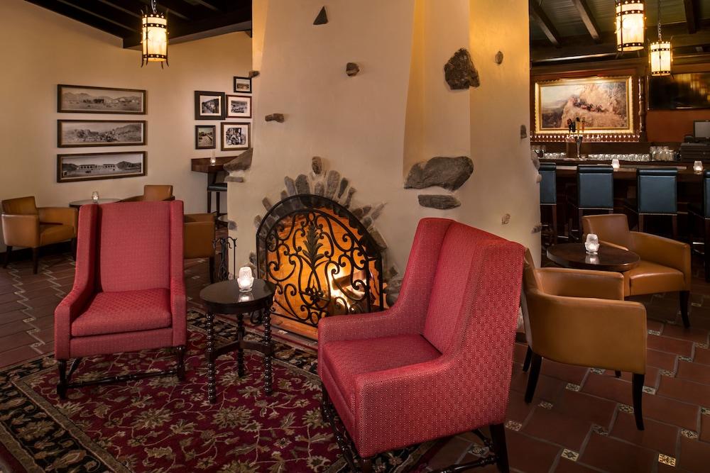 The Inn At Indian Village Eksteriør billede The lobby at the Hotel Santa Fe