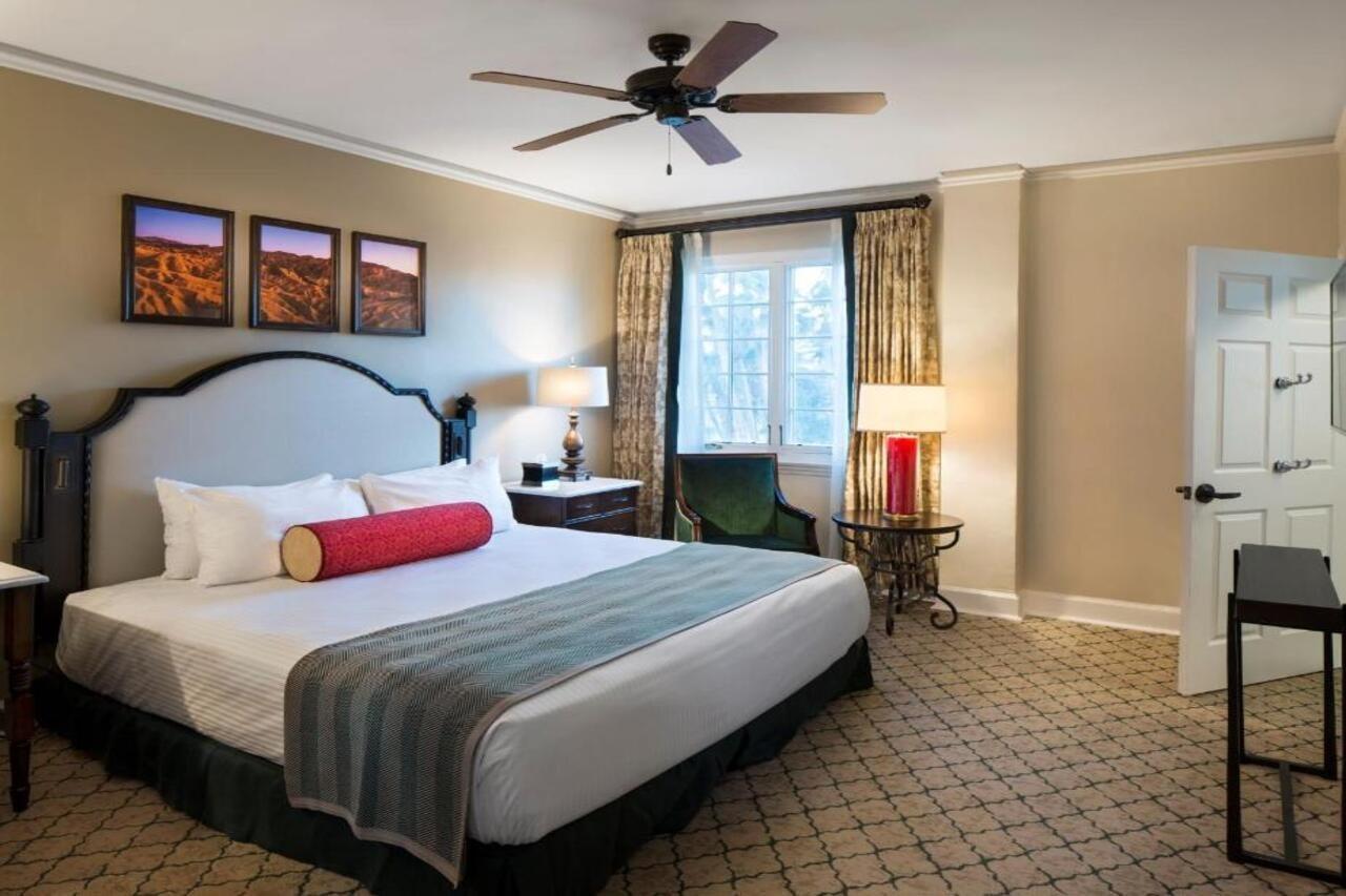 The Inn At Indian Village Eksteriør billede A guest room at the Inn at Disney's Vero Beach Resort